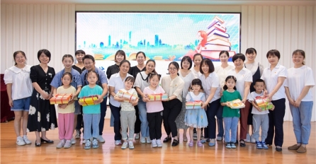 捐贈(zèng)愛心，傳遞書香 | 中達(dá)建設(shè)為百步橫港中心幼兒園捐贈(zèng)繪本